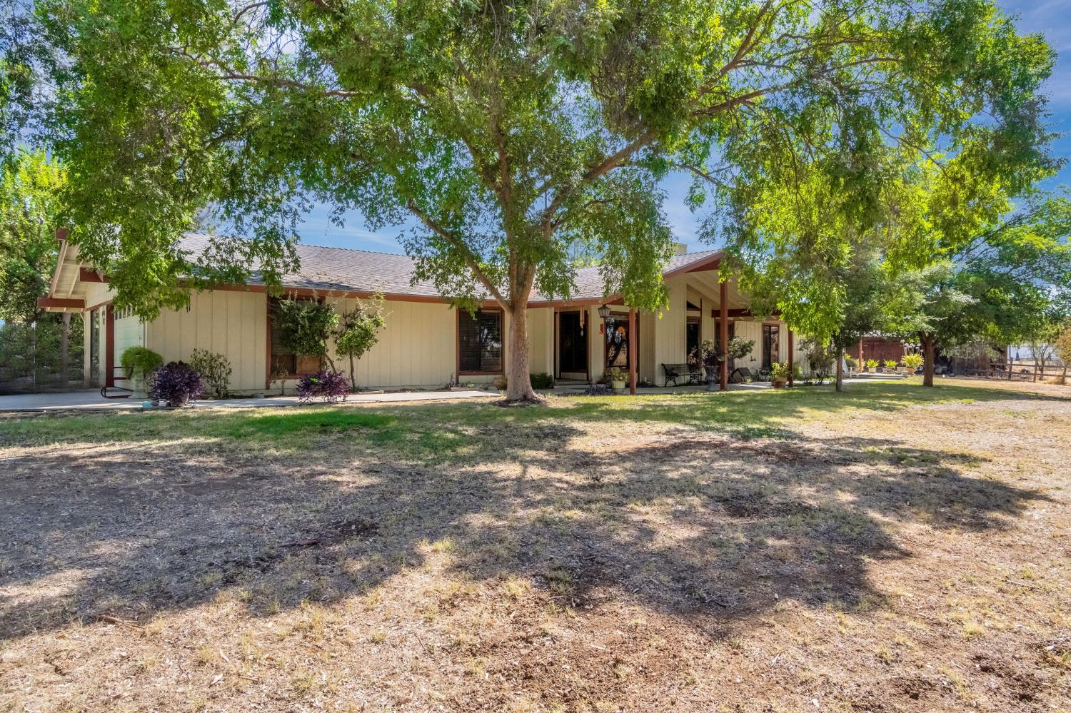 11801 N Mckelvy Ave, Clovis, CA 93619-8631