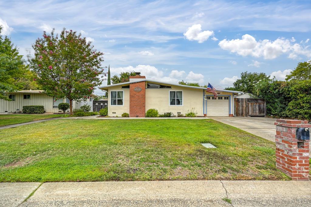 4933 Saint Lynn Ln, Carmichael, CA 95608-5446