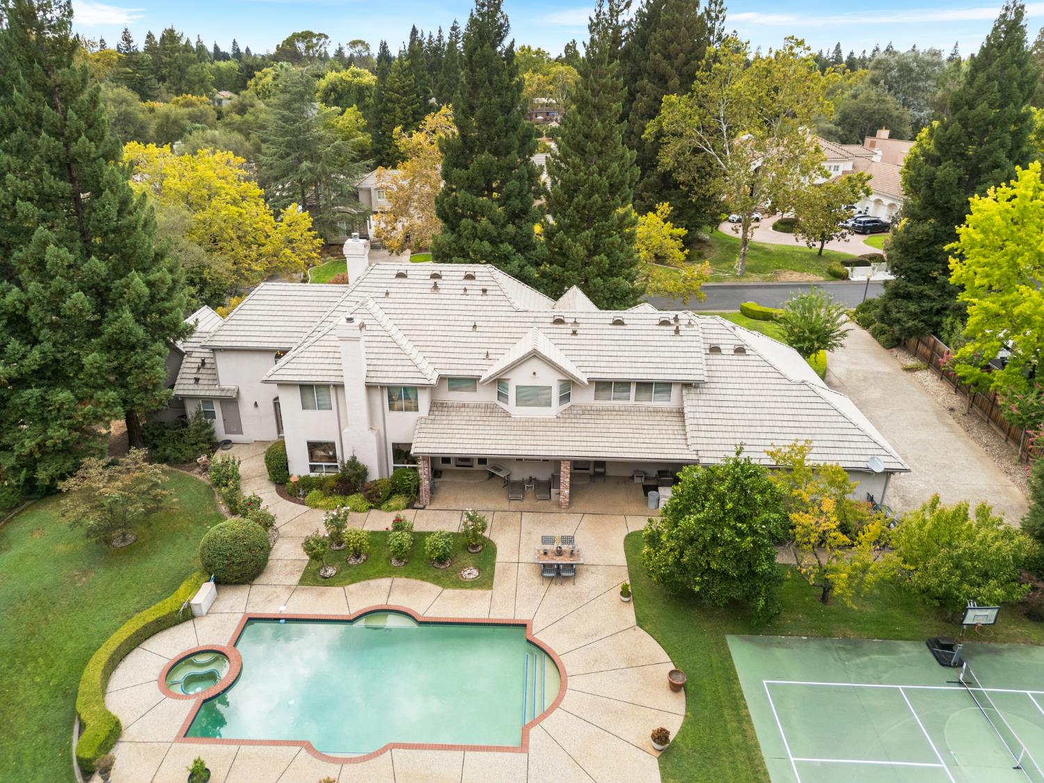 8708 W Hammersmith Ln, Fair Oaks, CA 95628-6300