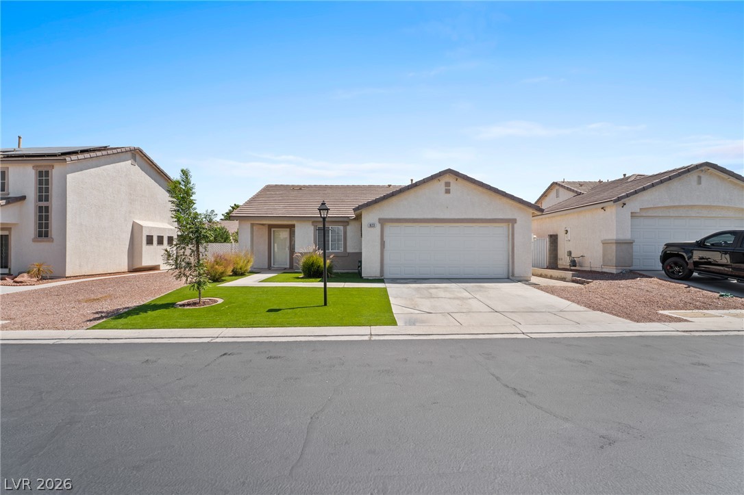 823 Hunters Ridge Way