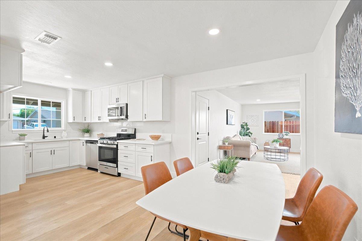 7117 Delhaven Way, North Highlands, CA 95660