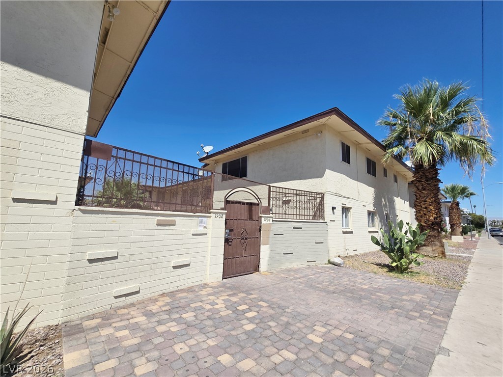 1904 Rexford Drive 2