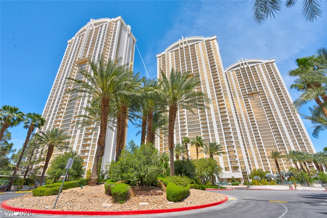 135 East Harmon Avenue 2211