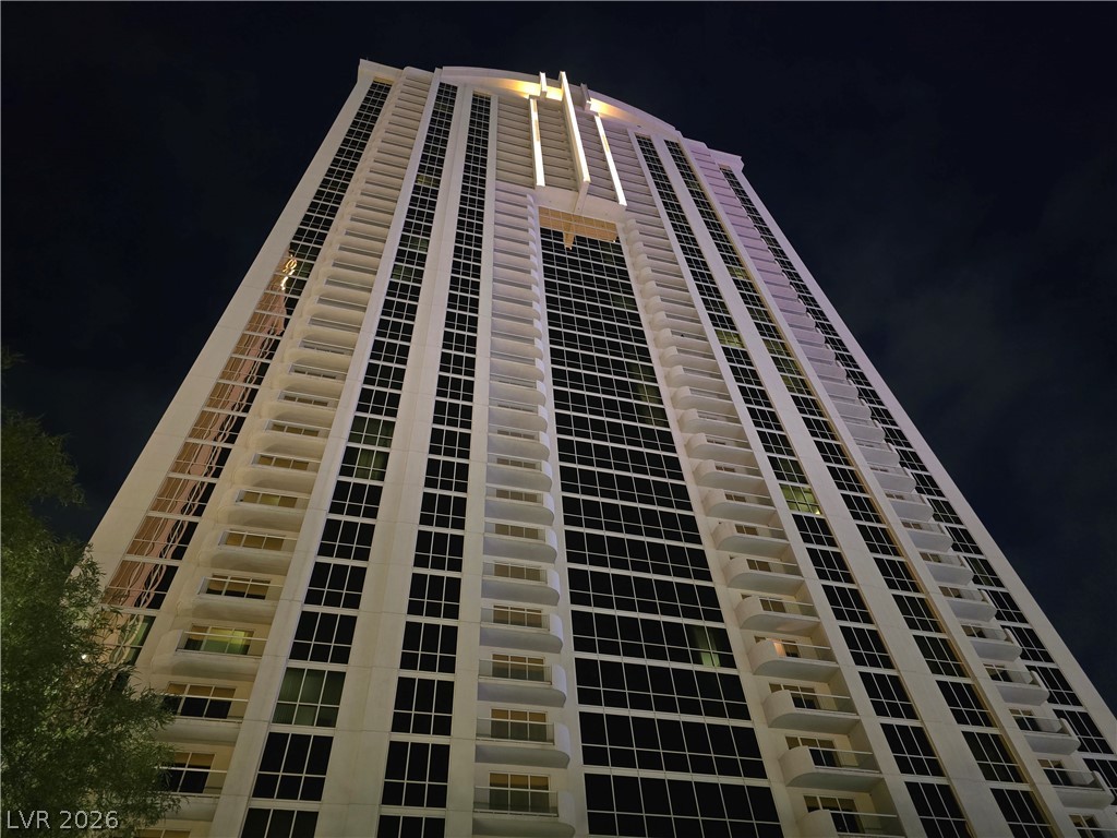 135 East Harmon Avenue 2203