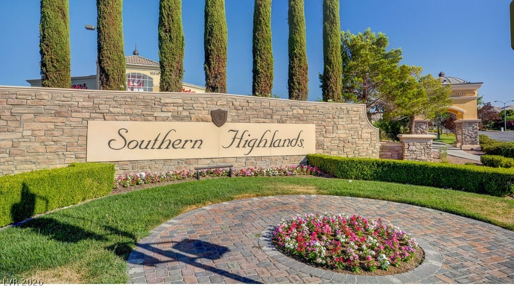 12 Pebble Hills Court
