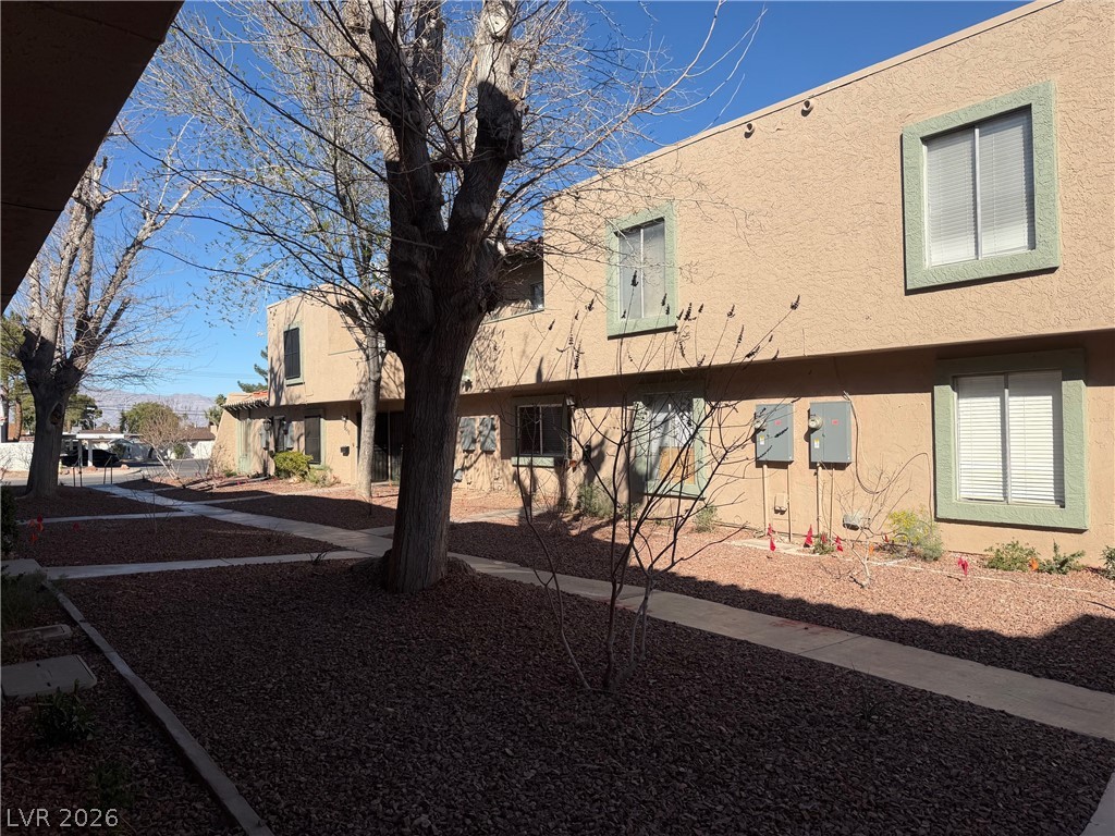 6033 Vegas Drive