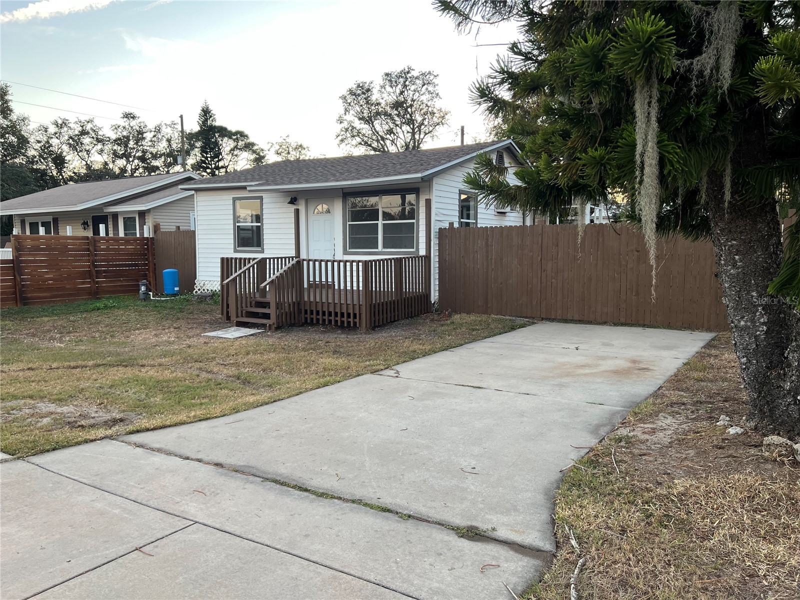 1658 HEMPEL AVENUE