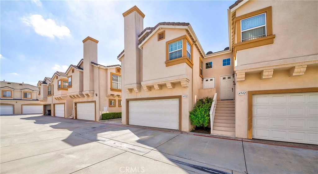 4952 Bishop