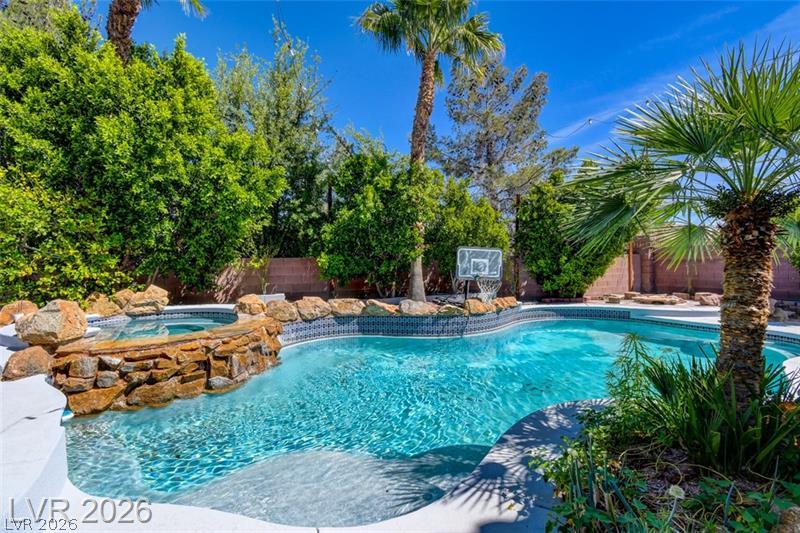 7686 Gossamer Wind Street