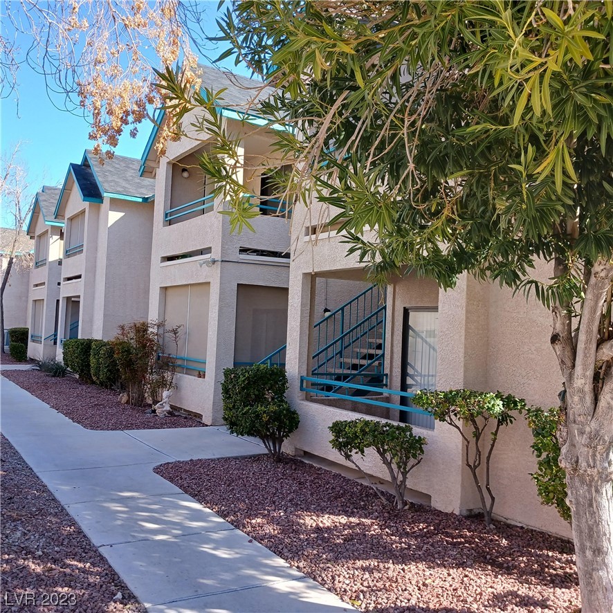 5211 Lindell Road 207