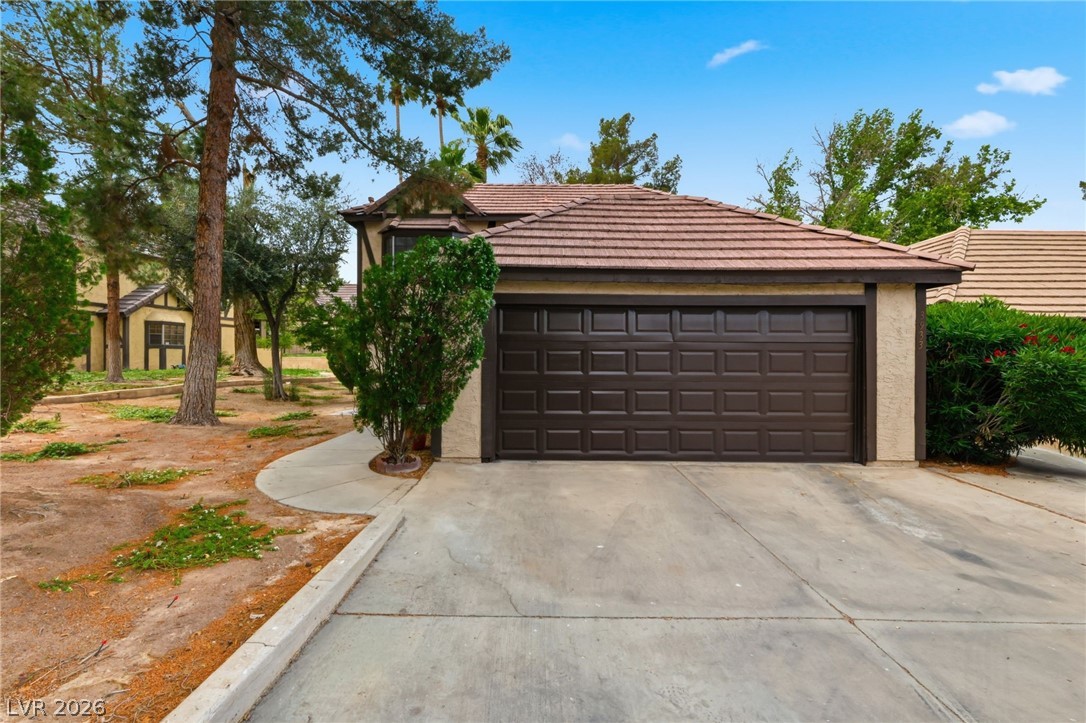 3933 Edgemoor Way