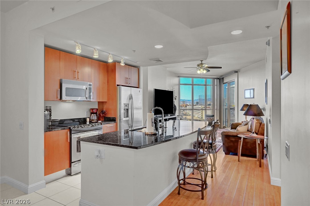 200 West Sahara Avenue 811