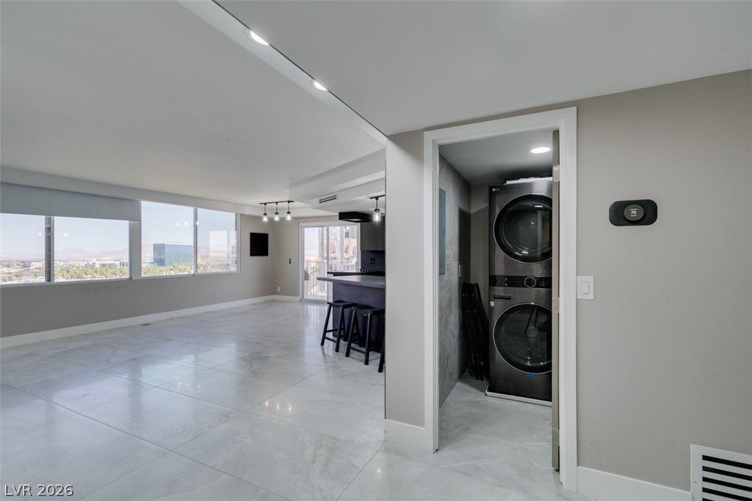 205 East Harmon Avenue 1012