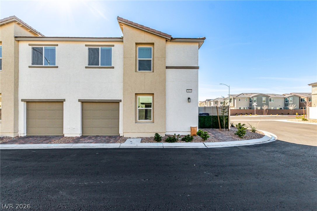 2829 Champagne Gold Avenue