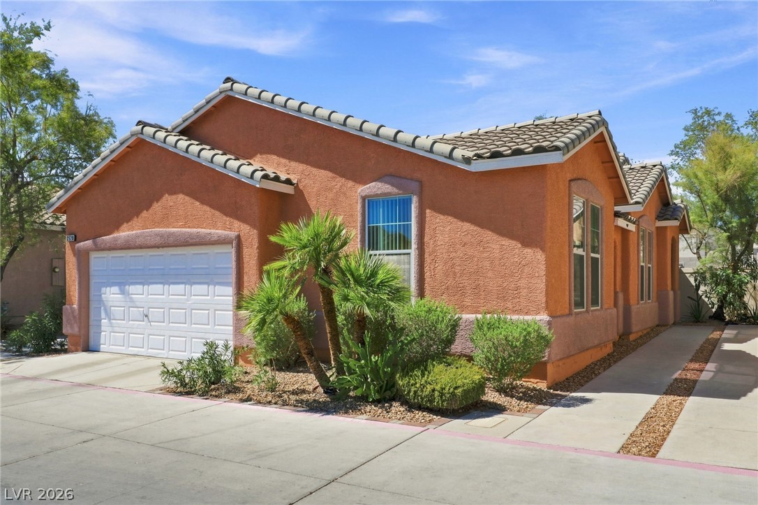 2528 Living Rock Street