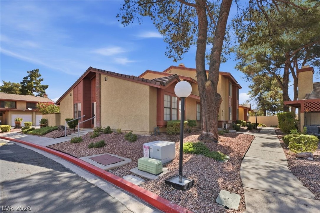 2410 Pickwick Drive