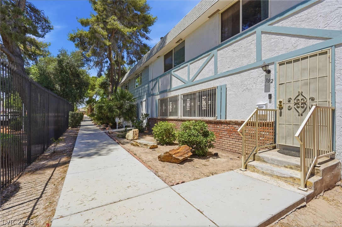 702 Greenbriar Townhouse Way