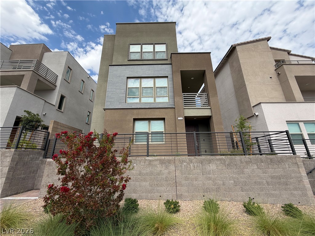 1741 North Desert Foothills Drive