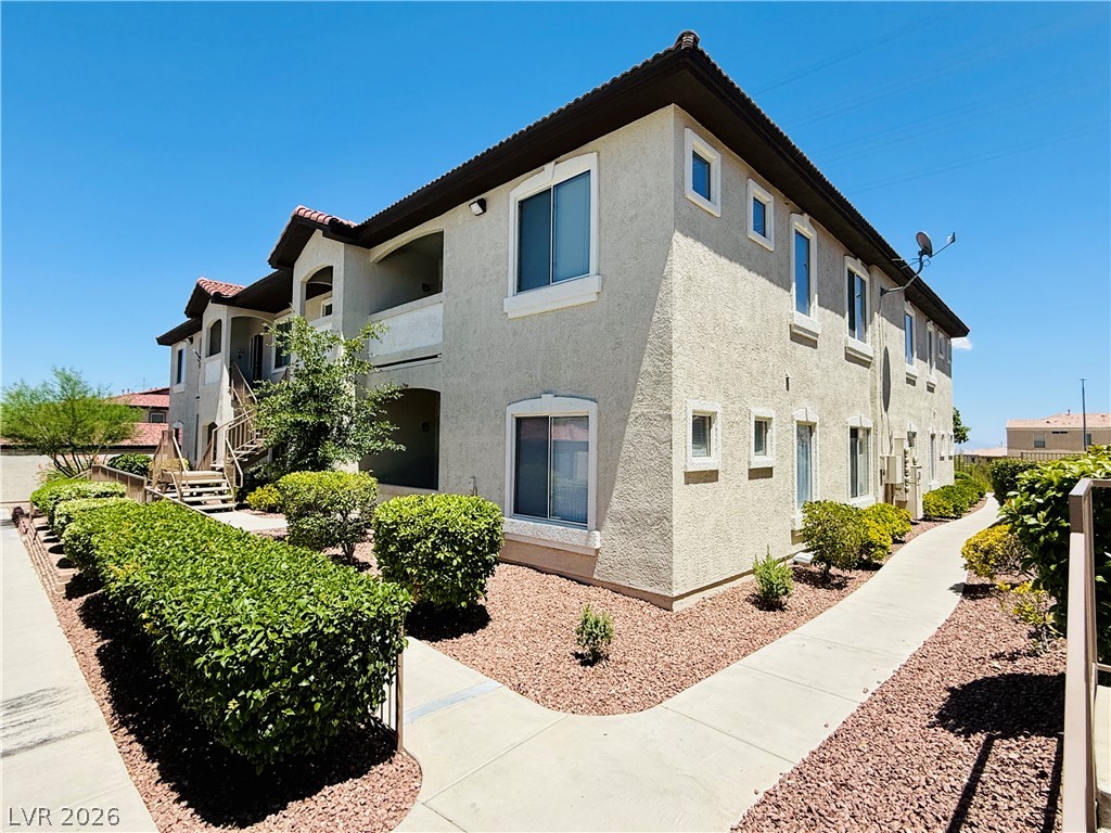 3504 Desert Cliff Street 202