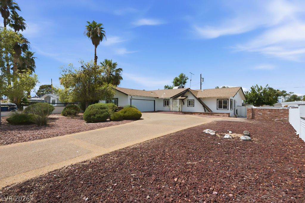 551 East Oakey Boulevard
