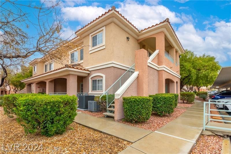 352 Amber Pine Street 201