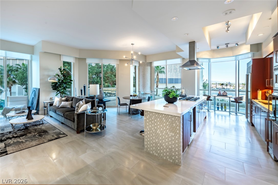 2747 Paradise Road 206