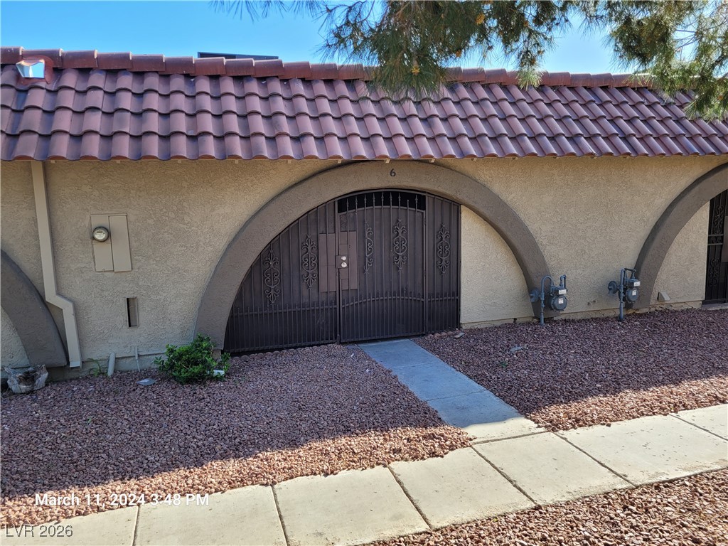808 Hedge Way 4