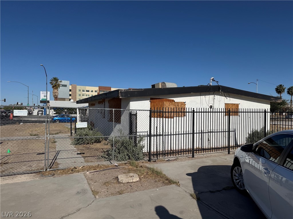 919 East Tropicana Avenue