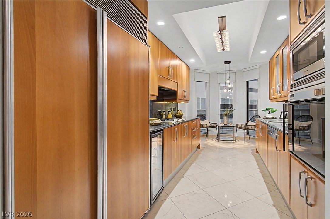 2877 Paradise Road 906