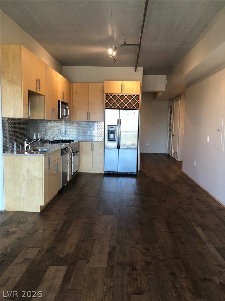 353 East Bonneville Avenue 621