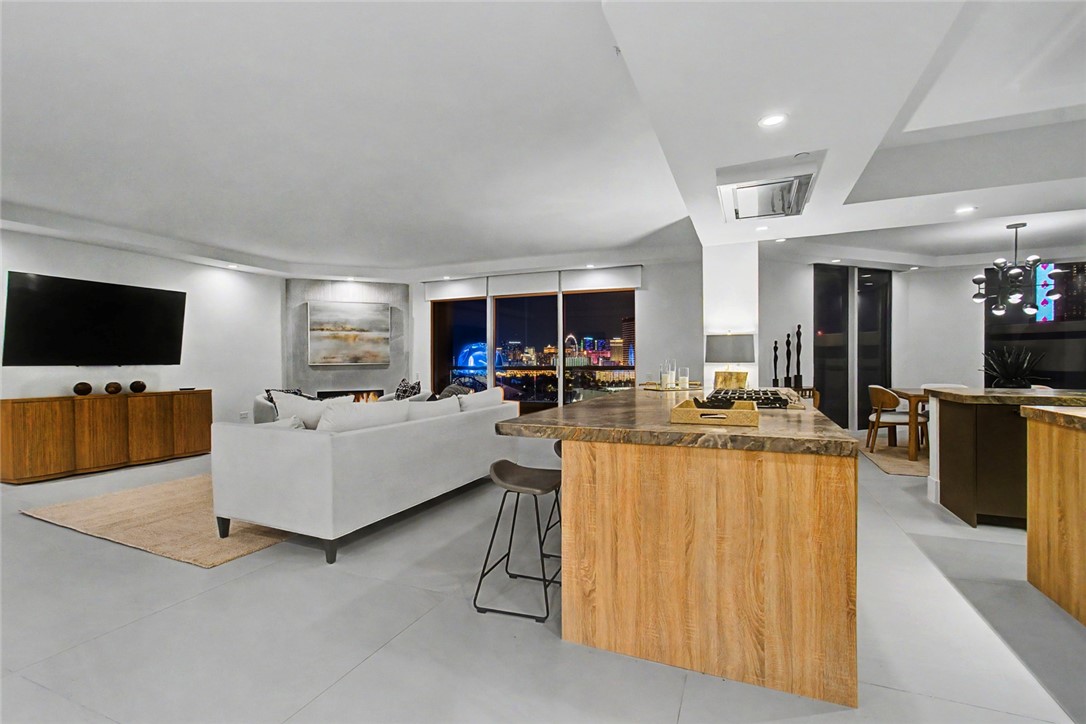 2877 Paradise Road 2102