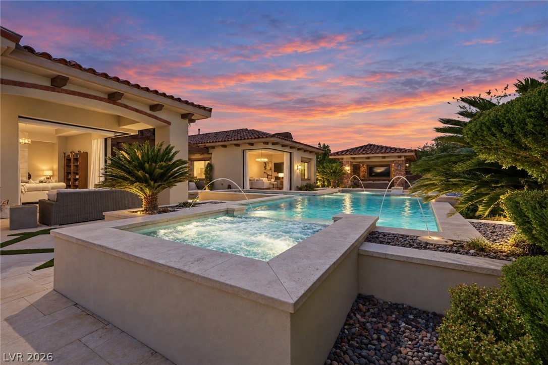 4 Cottonwood Canyon Court