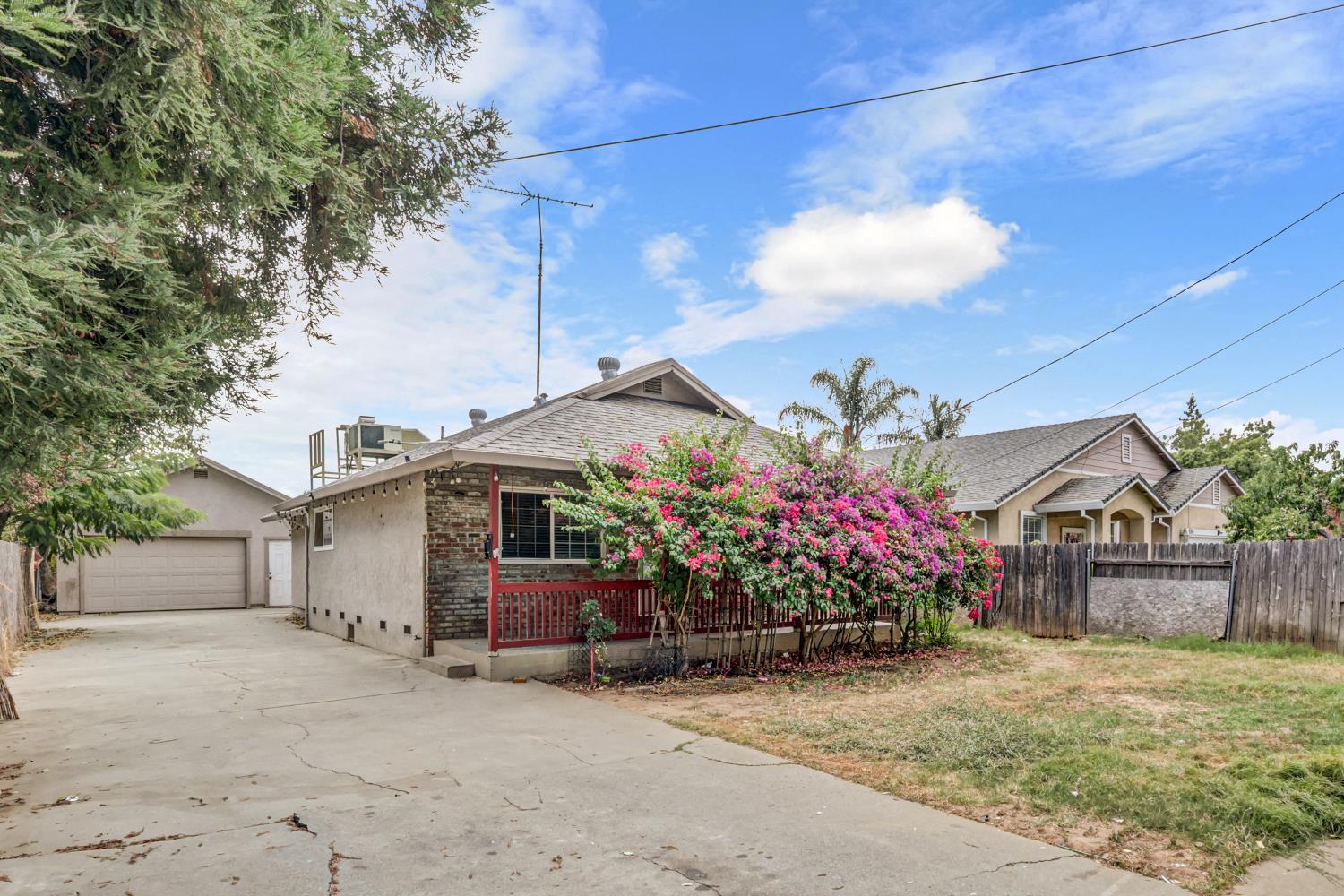 564 Lindsay Ave, Sacramento, CA 95838