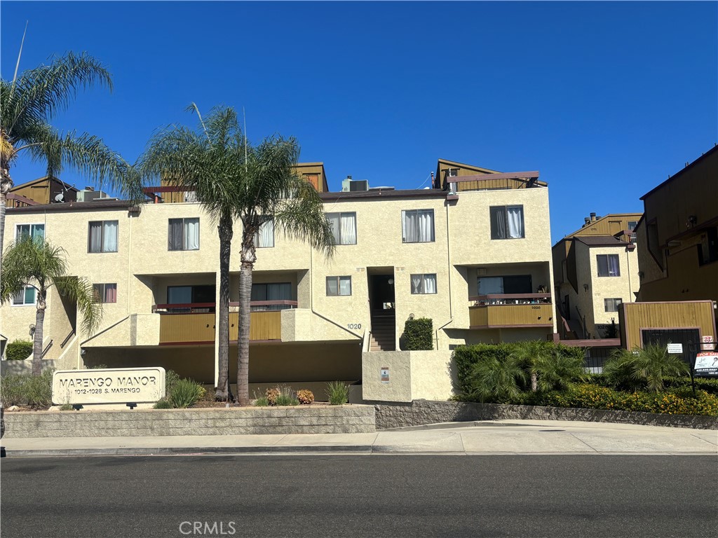 1022 S Marengo