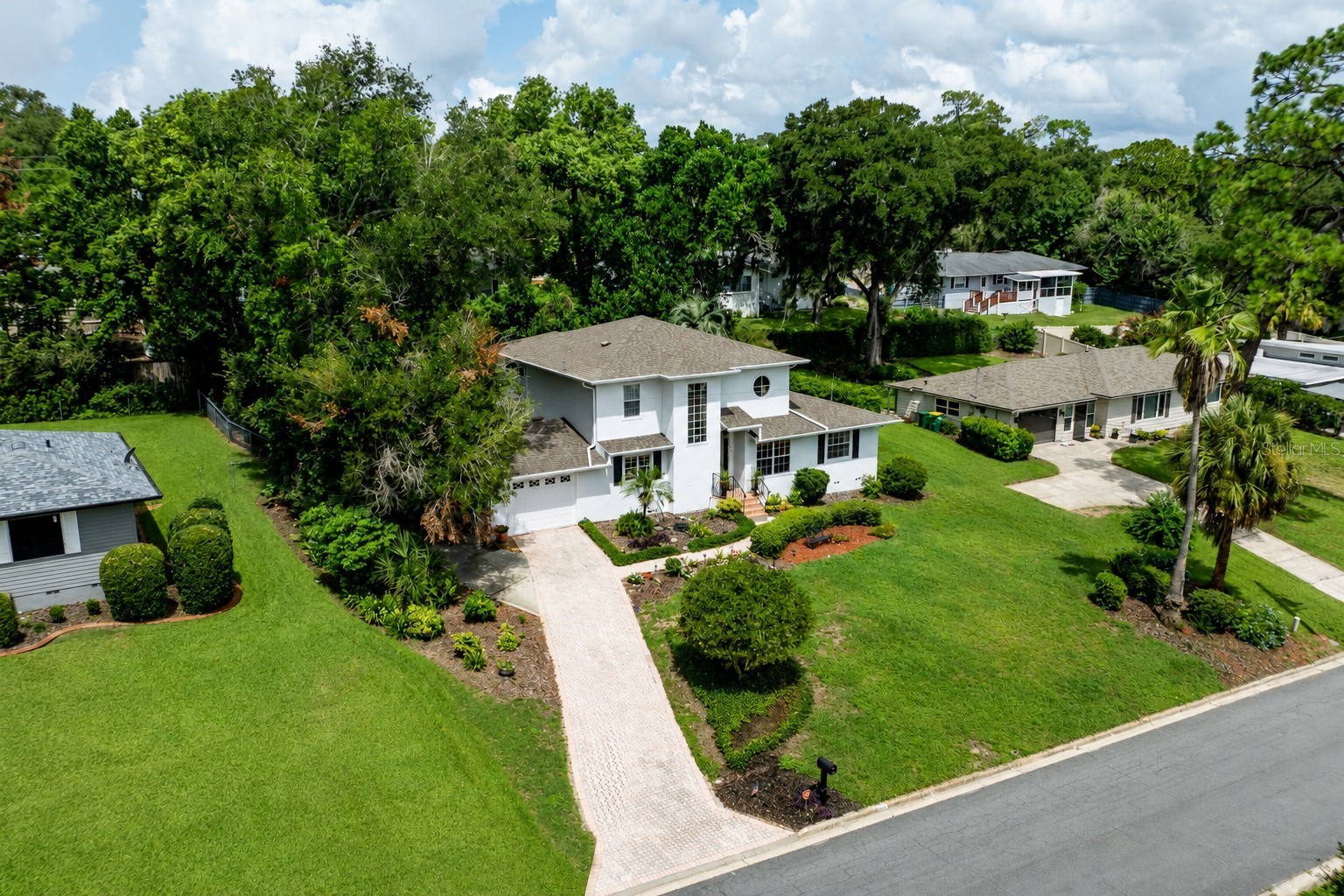 1405 HILLTOP DRIVE