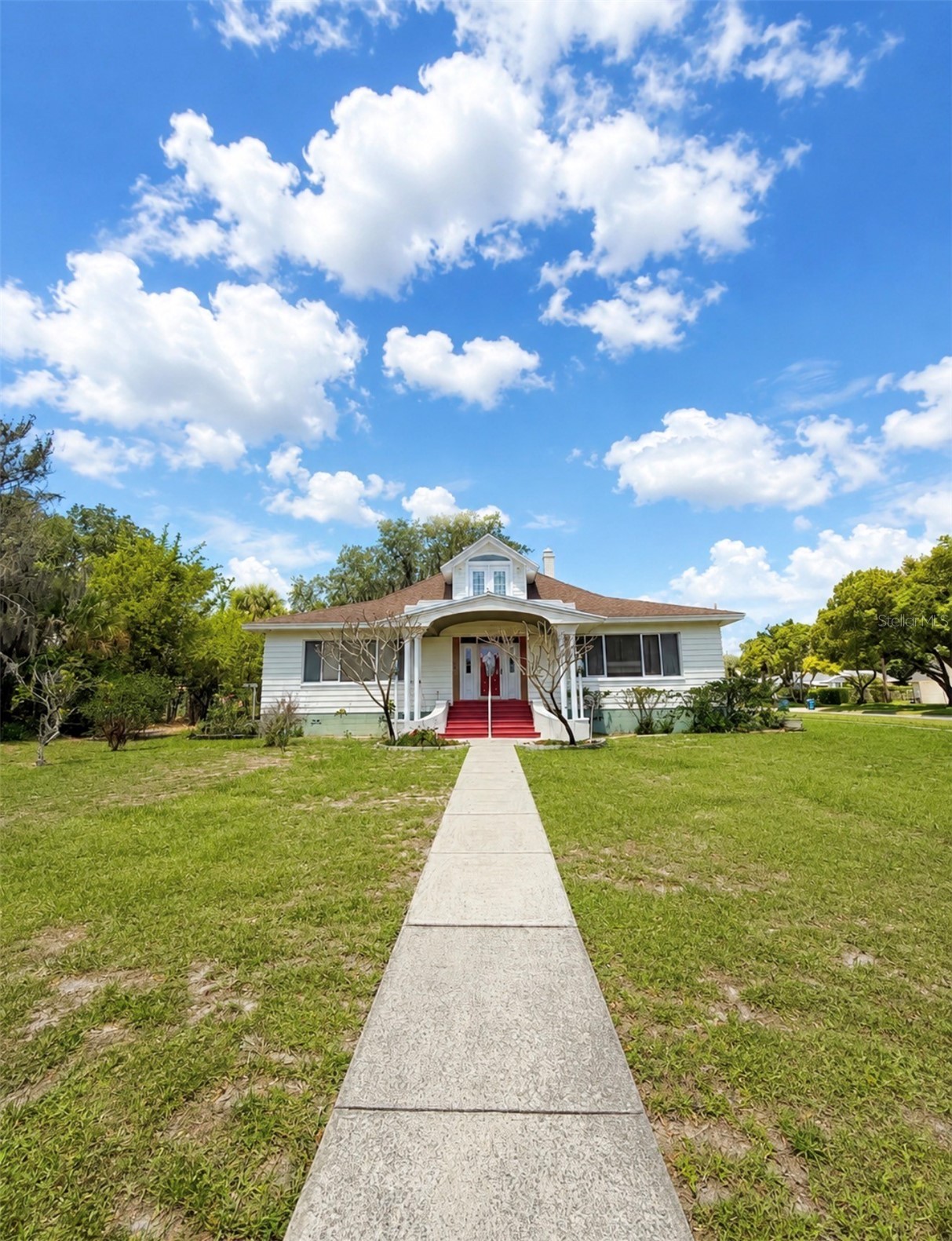 102 S LAKESHORE BOULEVARD