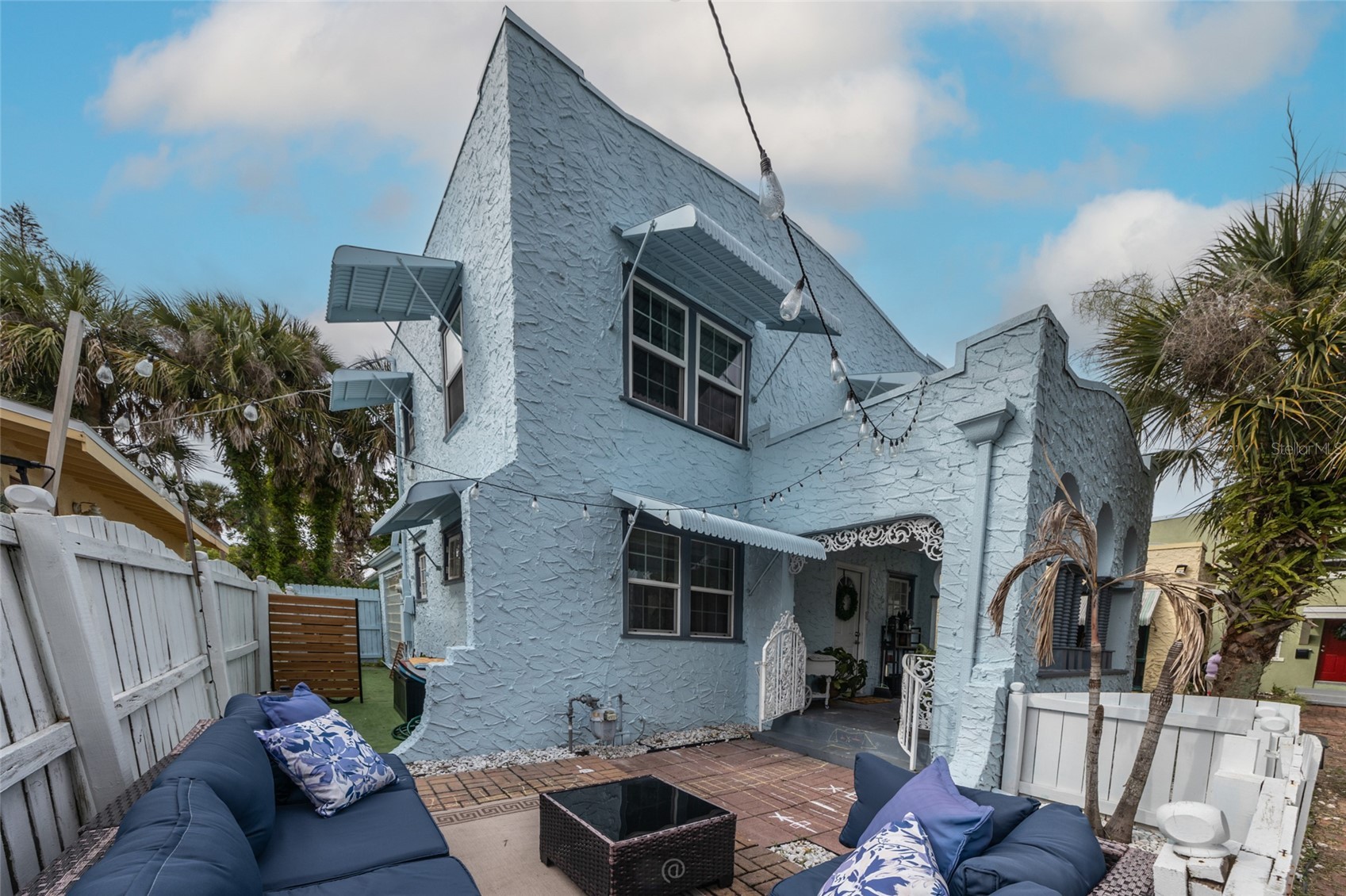 4 CLARENDON COURT