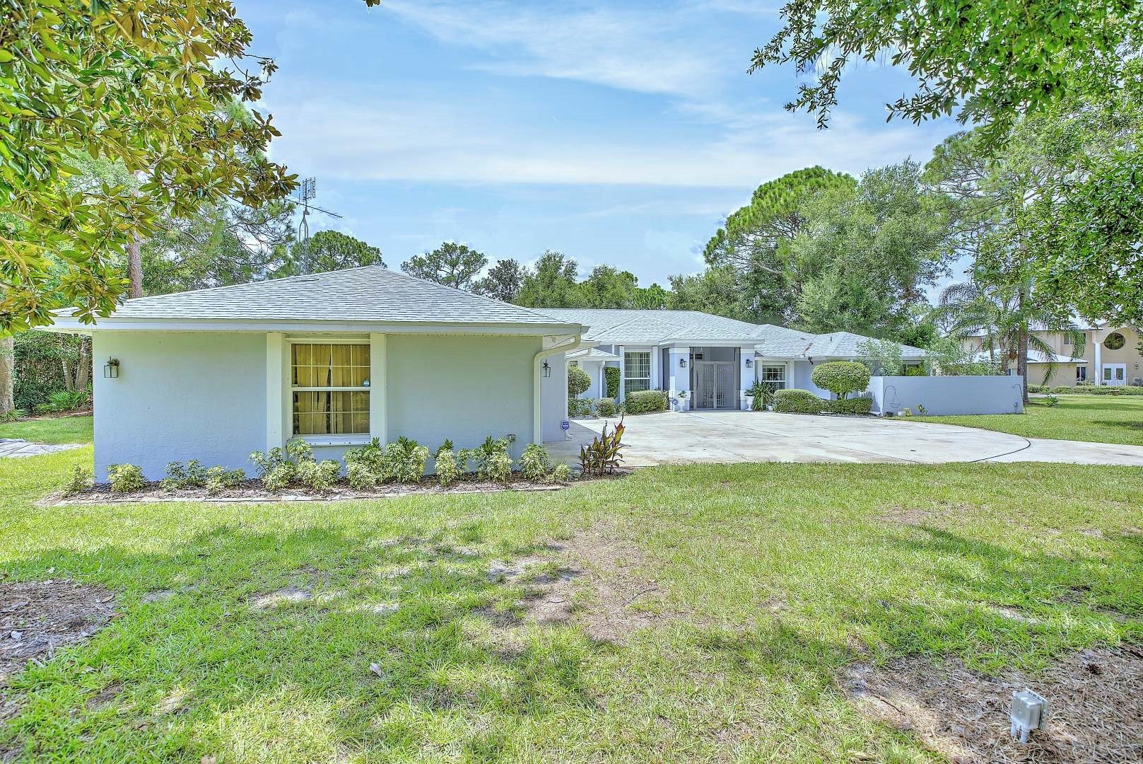 2307 FAIRWAY LANE