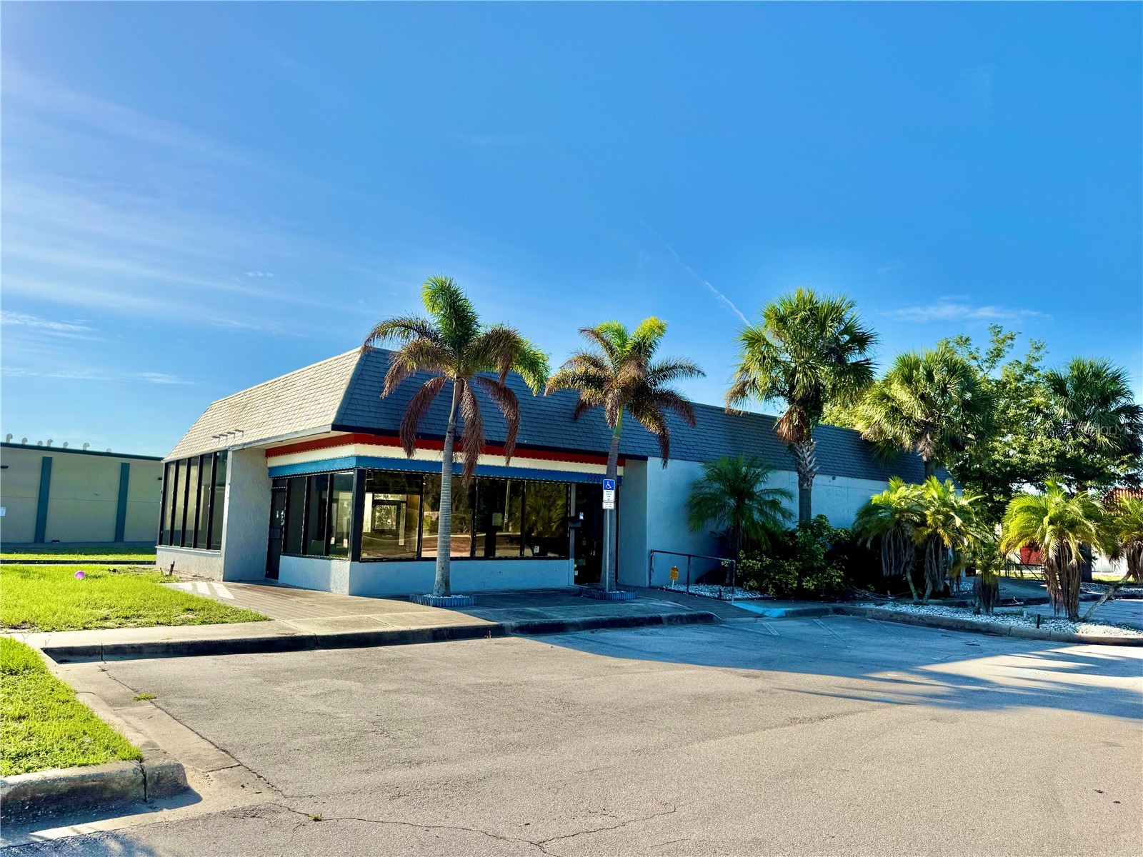 1520 LAKEVIEW DRIVE