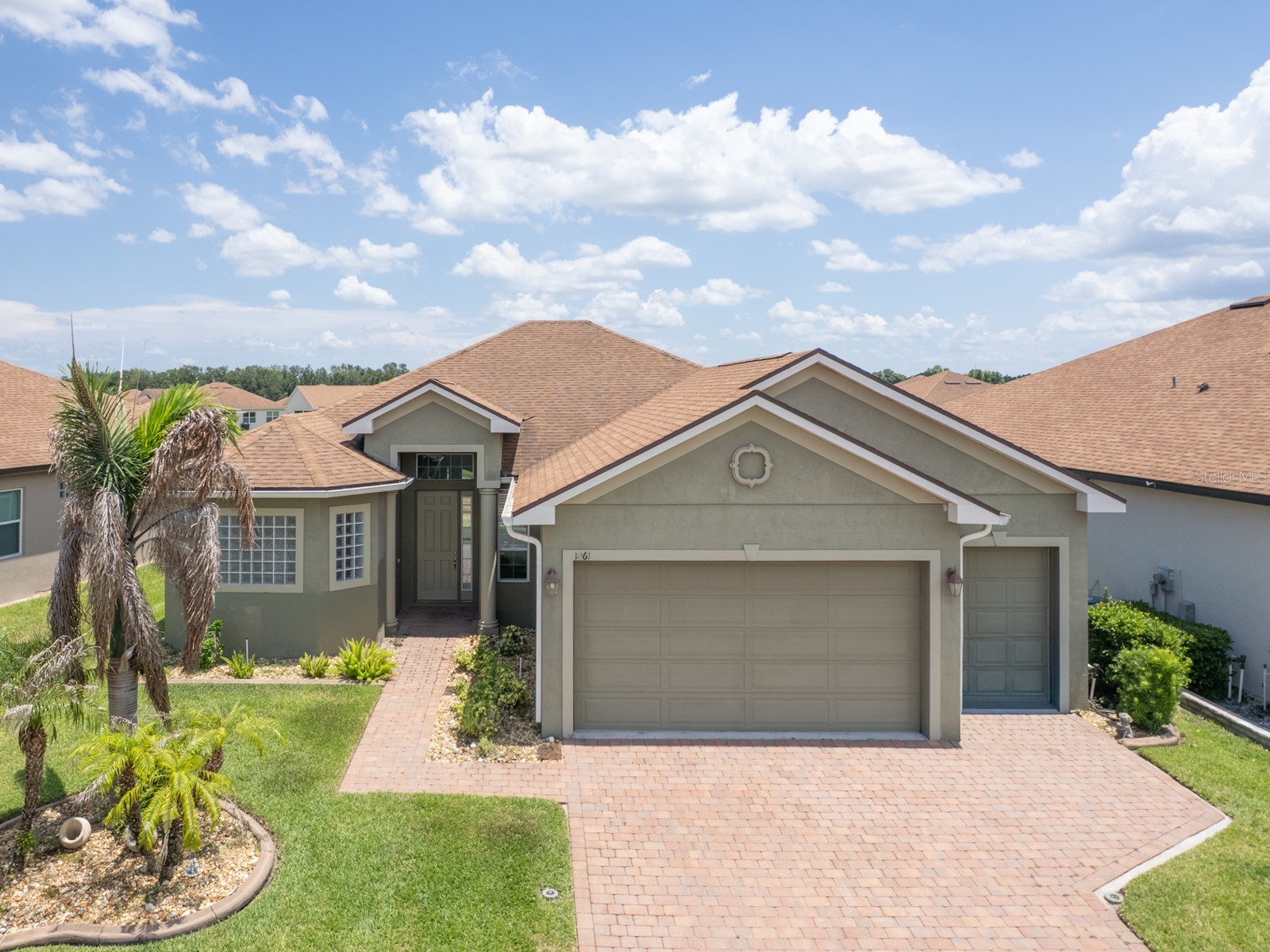 1061 SAWGRASS DRIVE
