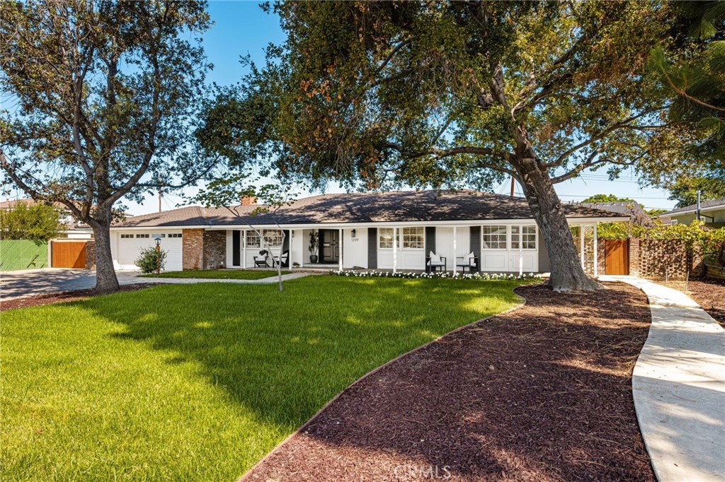 1209 E Walnut