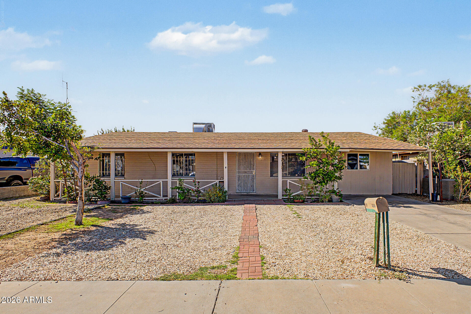 8201 W SELLS Drive, Phoenix, AZ 85033