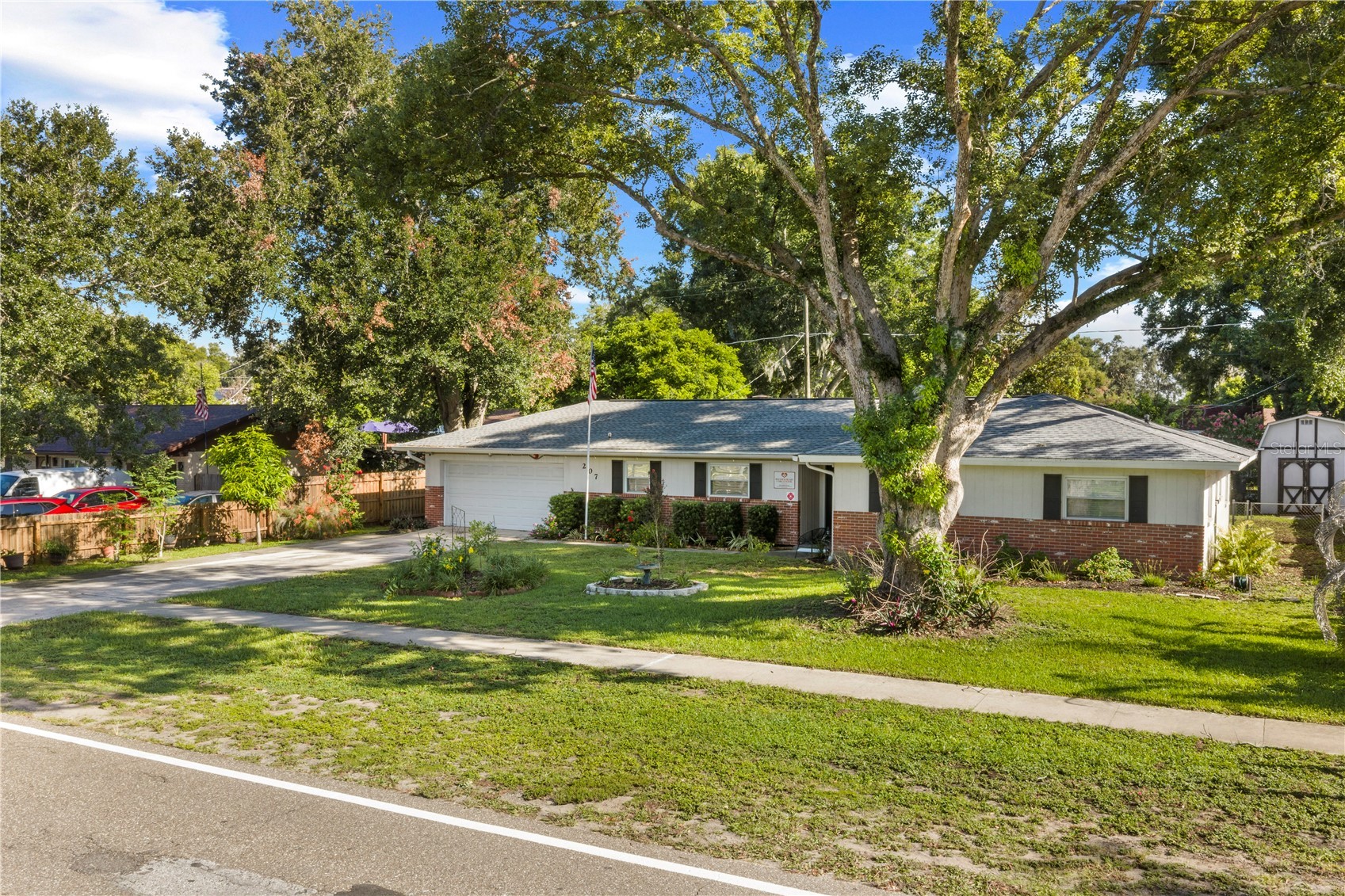207 W WHEELER ROAD