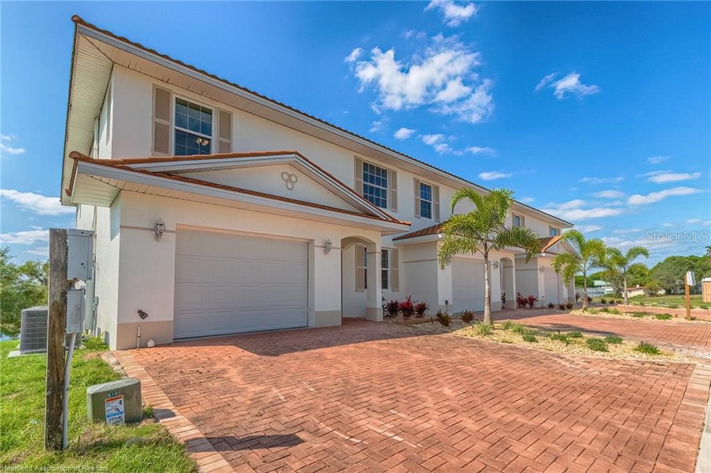 1942 OASIS BOULEVARD 1942
