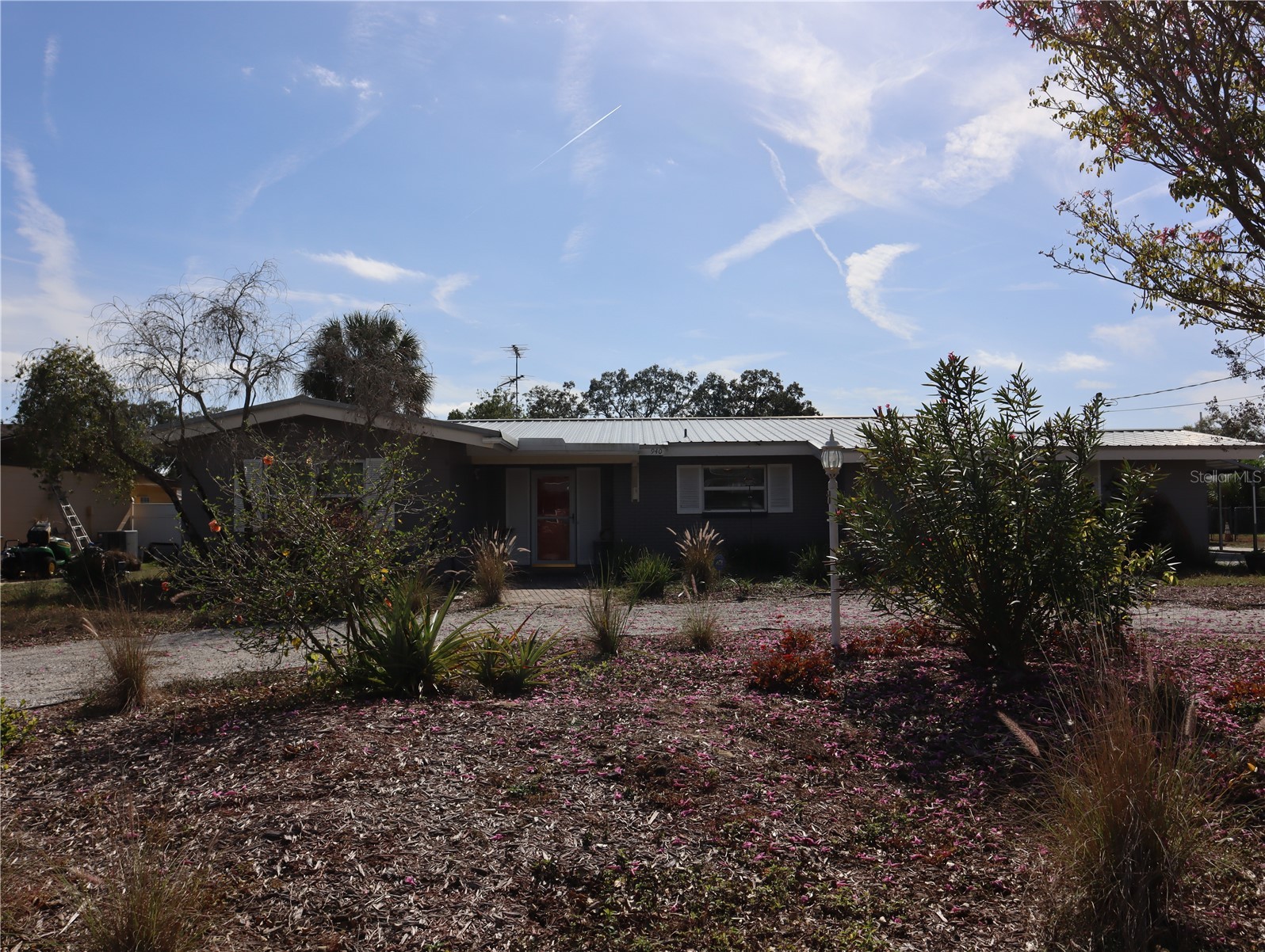 940 OLEANDER DRIVE SE