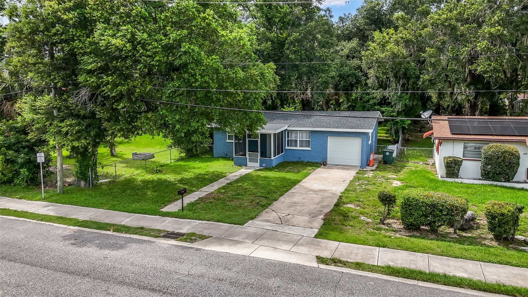 906 MAGNOLIA AVENUE