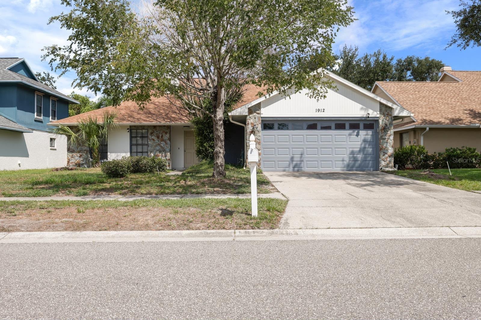1912 FIRETHORN COURT