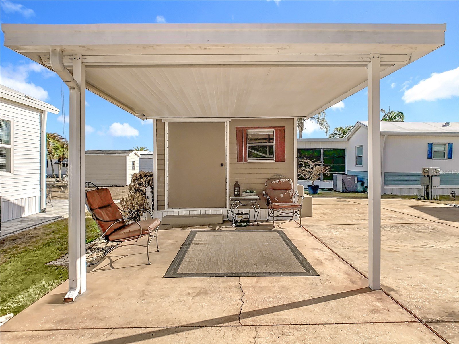 450 PINE LOOP