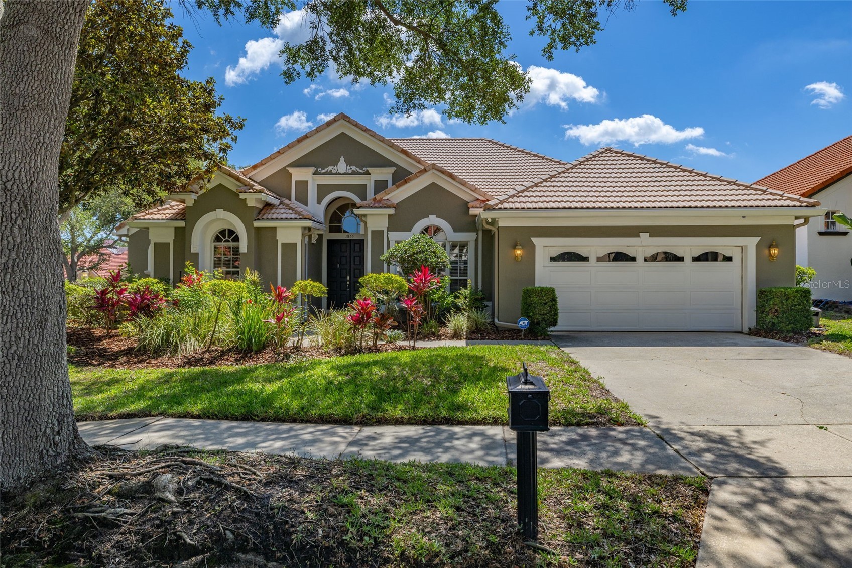 1855 VISTA ROYALE BOULEVARD
