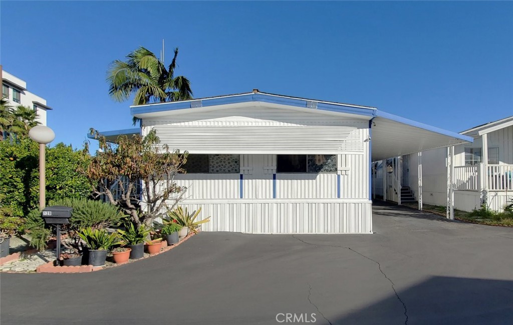 8111 Stanford 128
